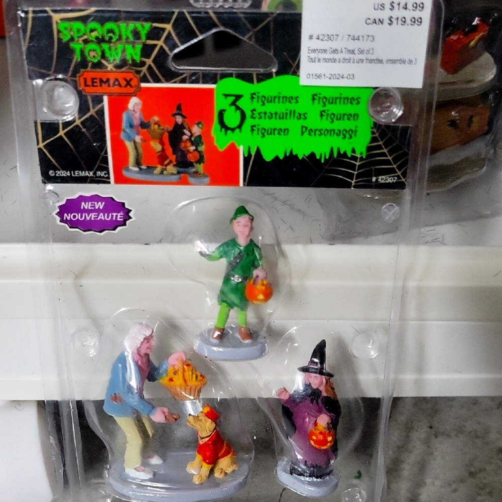 Lemax Spooky Town Figurines Set.
